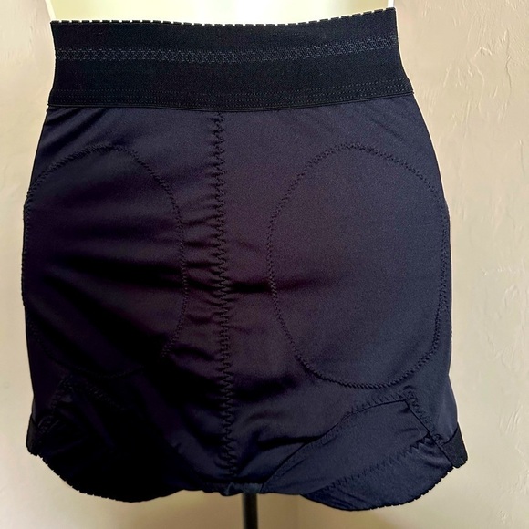 Frederick's of Hollywood shaping spanx - Picture 3 of 6